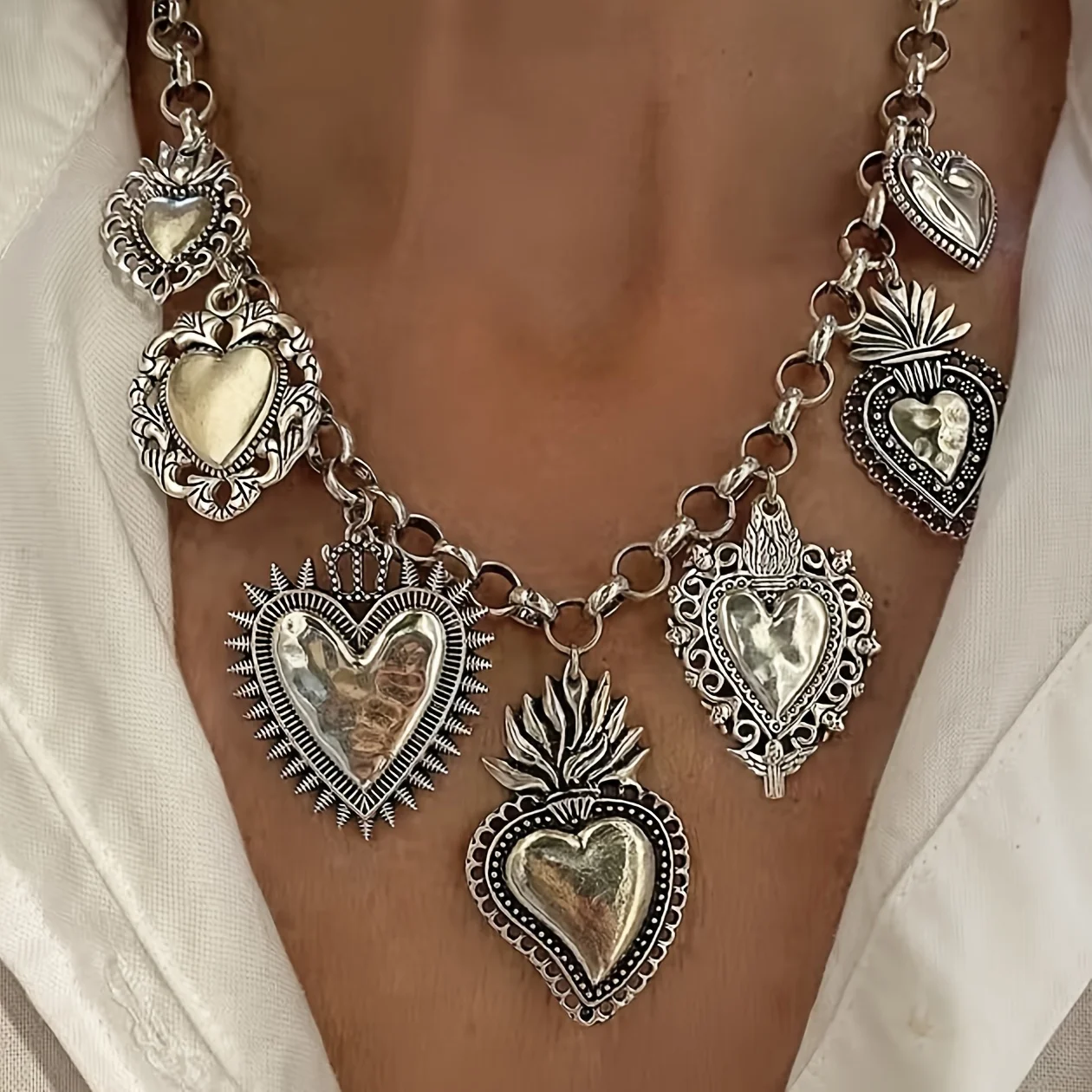 

Vintage-Inspired Silvery Color Chain Necklace With Multiple Holy Heart Pendants - Unique Design Women'S Fashion Accessory