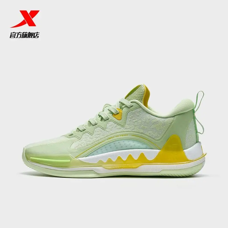 Xtep Basketball Shoes Men's Melee 1st Generation Low-top Sports Shoes Practical Breathable Wear-Resistant Cushioning Sneakers