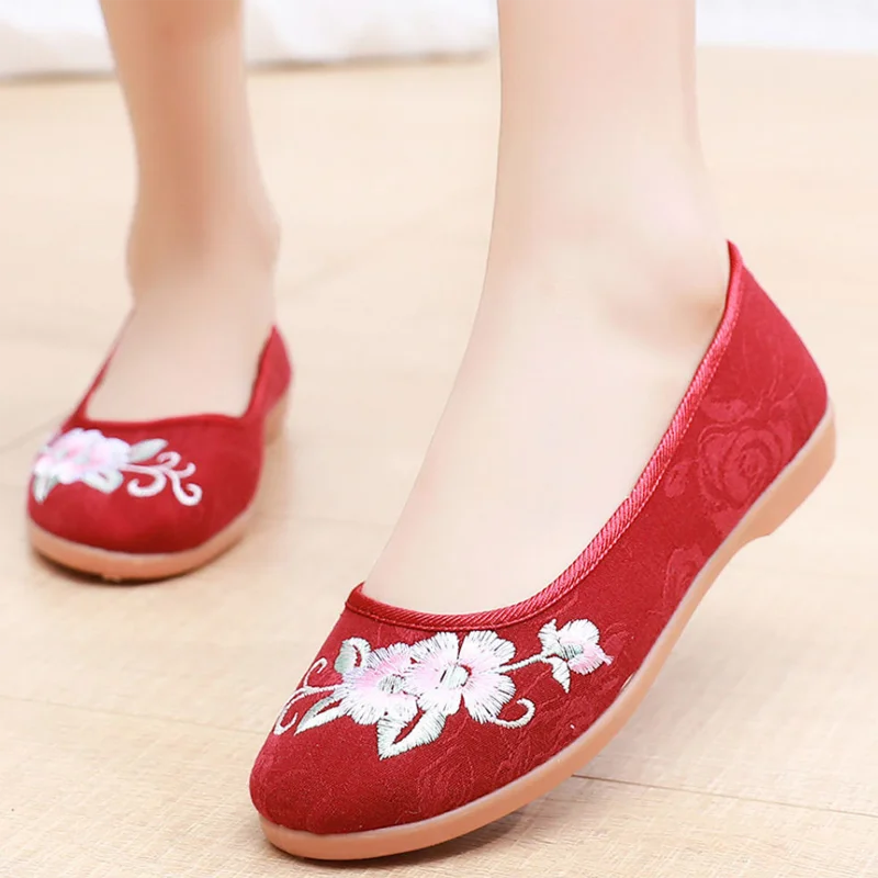 New Fashion Ladies Shoes Flat Soft Sole Casual Embroidery Chinese Women\'s Shoes