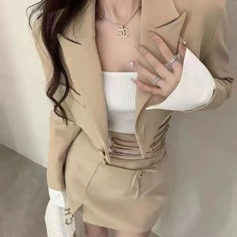 Donne New Casual White Set di due pezzi per le donne Blazer a maniche lunghe dentellato gonna a vita alta con orlo irregolare eleganti Set coreani