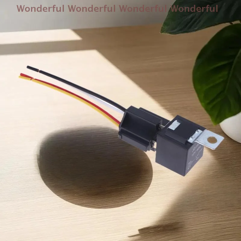 ملحقات السيارات المقاومة للماء: مرحل سيارة 12 فولت 4/5 دبوس مع 40 أمبير SPST؛ الصمامات السلكية المسبقة والأسلاك وقاعدة المقبس.