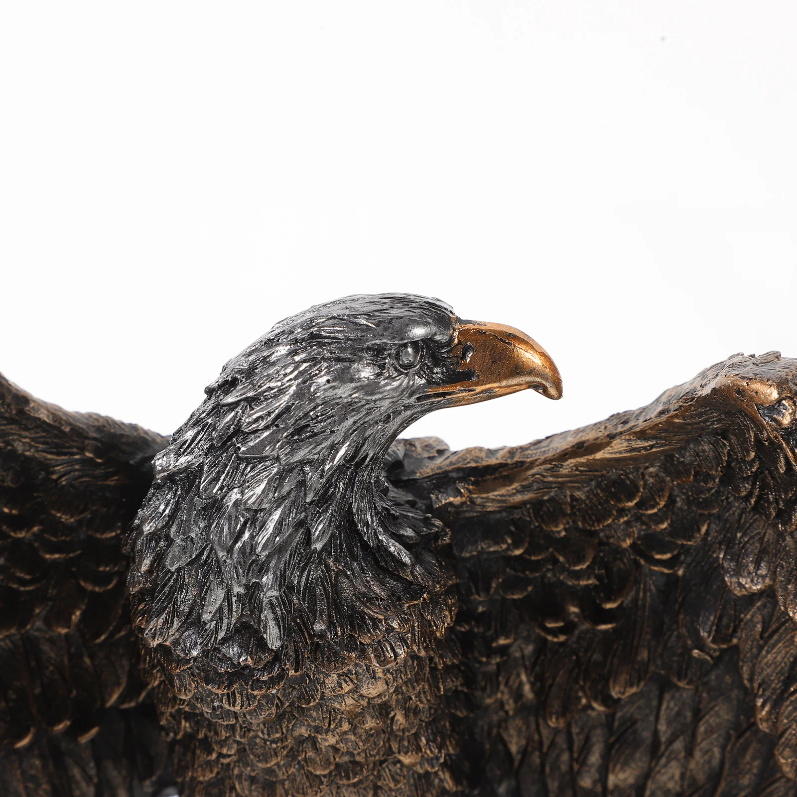 

Resin Eagle Statue Artistic Resin Craft Desktop Garden Yard Home Office Decoration Bird Eagle Figurines Bird Figurine