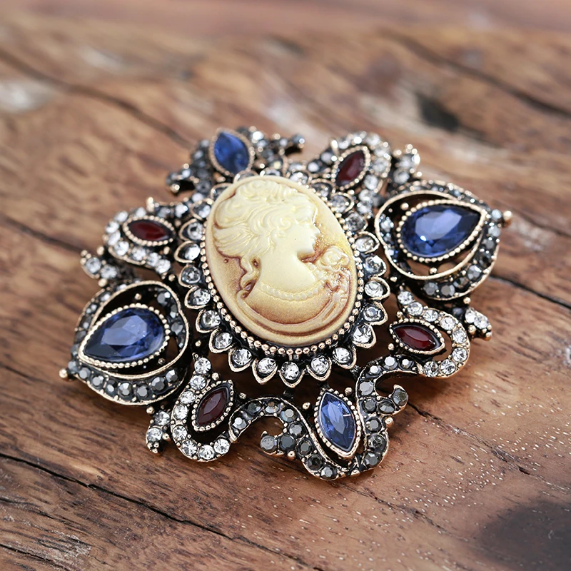 Wbmqda Hot Oval Queen's Blue Stone Brooch For Women Vintage Hollow Flower Antique Gold Design Party Fashion Costume Jewellery