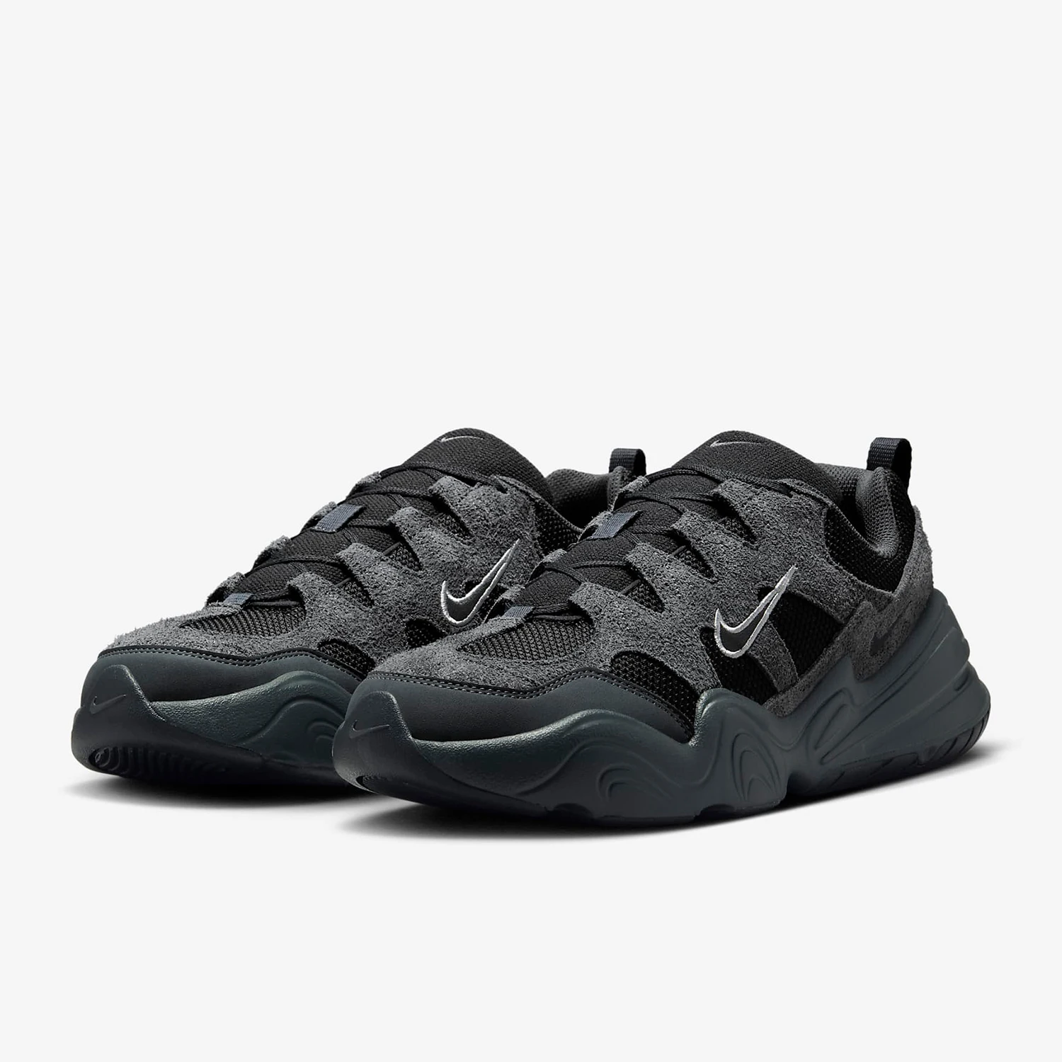 

Мужские массивные кроссовки Nike Authentic Tech Hera в стиле ретро FJ9532-001