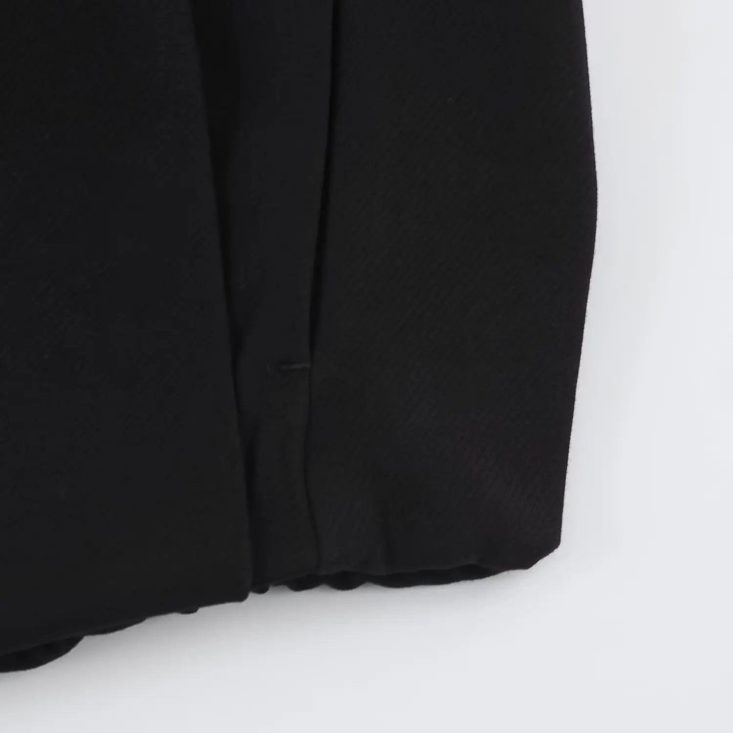 KONDALA Damen Trendige Lässige Stehkragen-Jacke Minimalistische Pendler-Jacke mit Plissiertem Saum und Reißverschluss 2026 Herbst Vielseitige Jacken – Detail 16