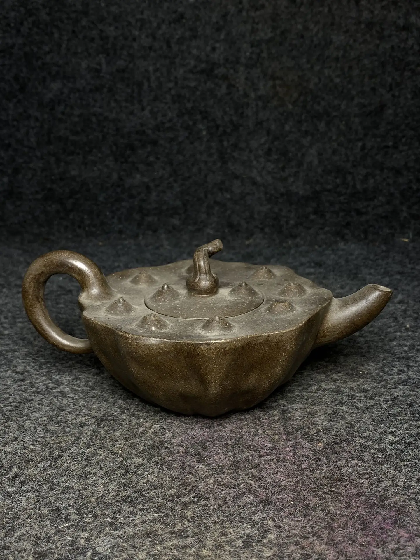 Home Crafts Purple clay Teapots with Exquisite Workmanship and Exquisite Appearance Suitable for Decoration and Collection