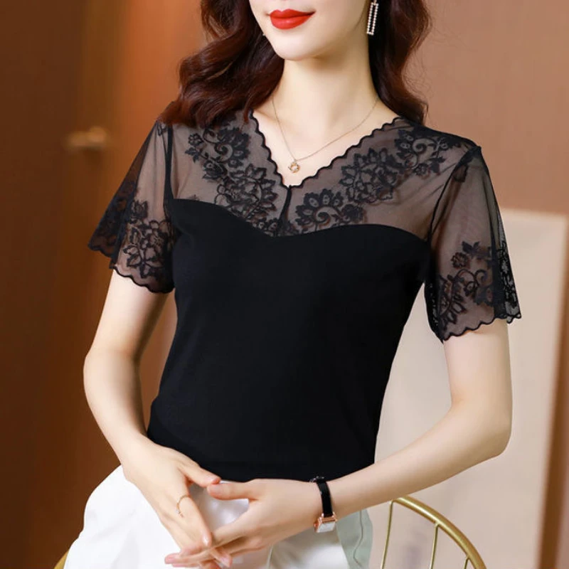 2023 Women's Summer Solid Color New V-neck Lace Panel Hollowed-out Short-sleeved T-shirt Fashion Slim Commuter Korean Pullover