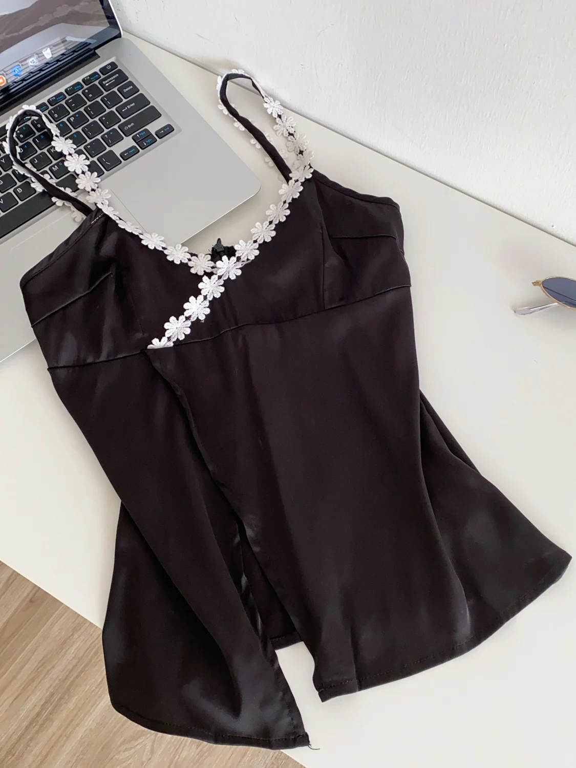 Foamlina New Hot Spicy Girls Canotta in raso Top Summer Chic Floral Trim V Neck Strap Senza maniche Spacco anteriore Cerniera posteriore Canotta