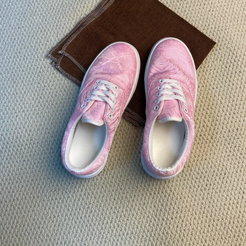 

Популярные мужские туфли 2026 года из розового шелка с принтом, большие размеры, размер 48, на плоской подошве, дышащие, для студентов, для скейтбординга