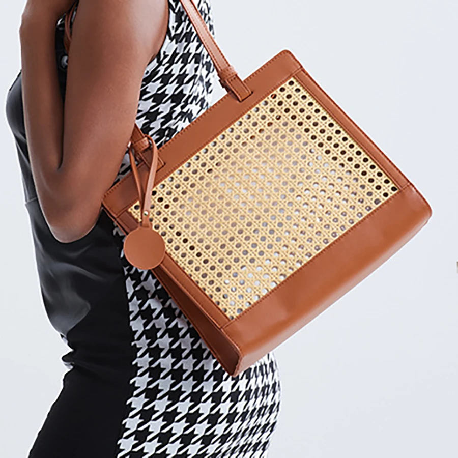 

2025 женская модная большая вместительная сумка на одно плечо с полой лозой, тканая сумка