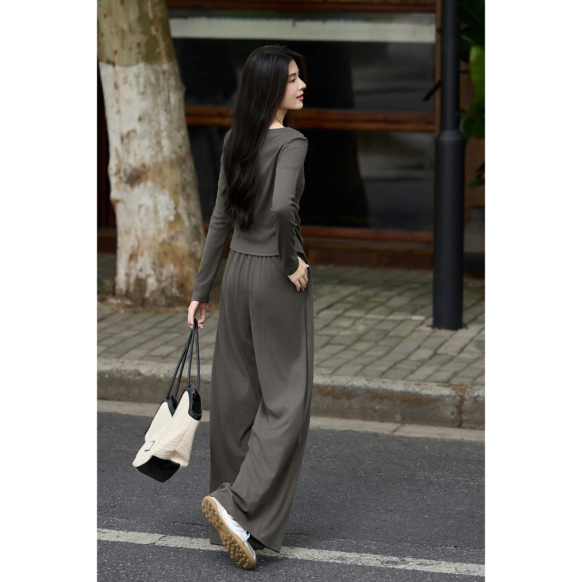 طقم مكون من قطعتين من القطن للسيدات من SENTUBILA لخريف 2025 بلوزة غير متماثلة وبنطال ذو قصة أرجل واسعة ملابس تنحيف للركاب في المكتب 153ZF2307 #2