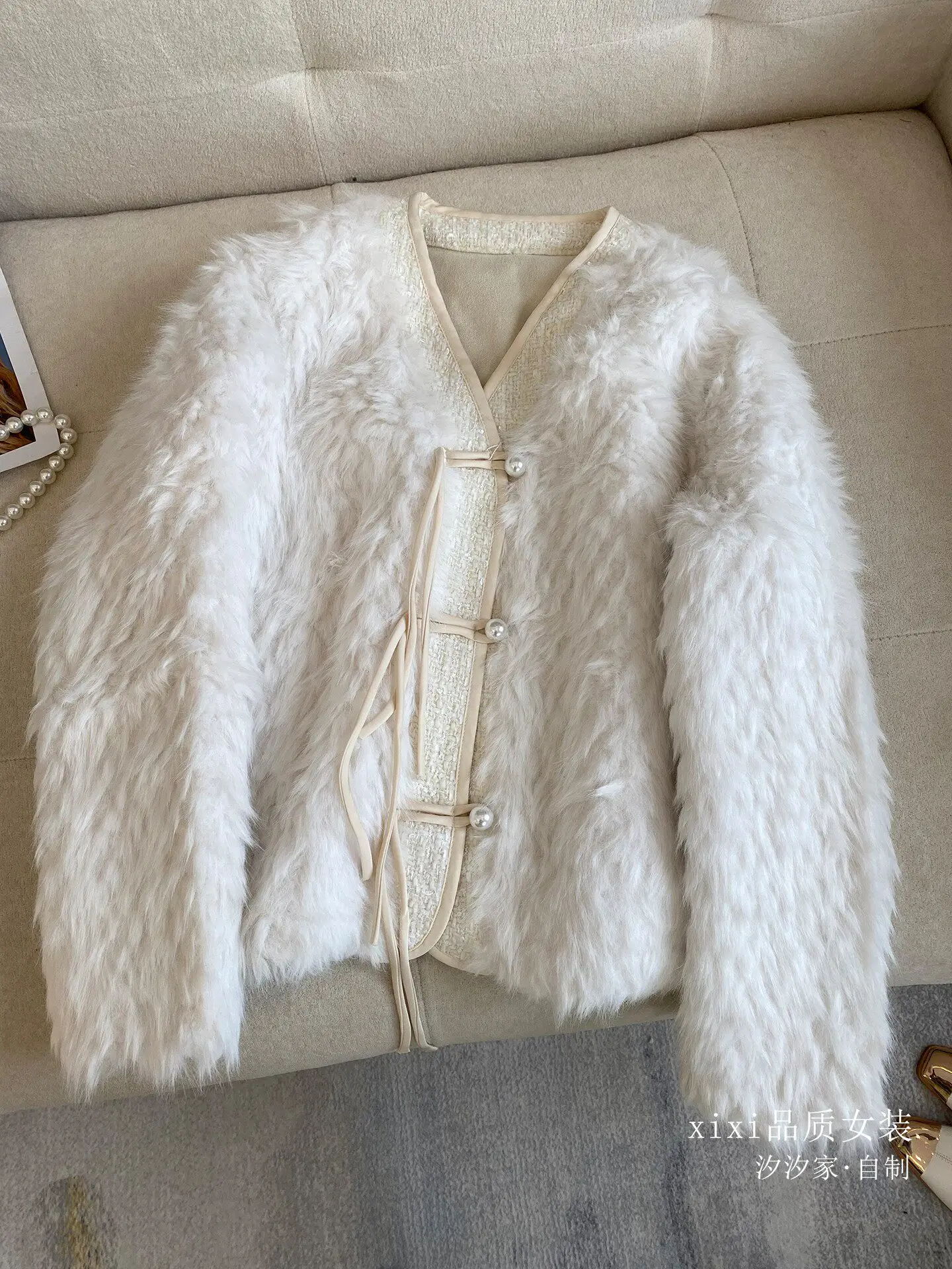 

New White long fur coat, smooth plush, warm and thick top Jackets