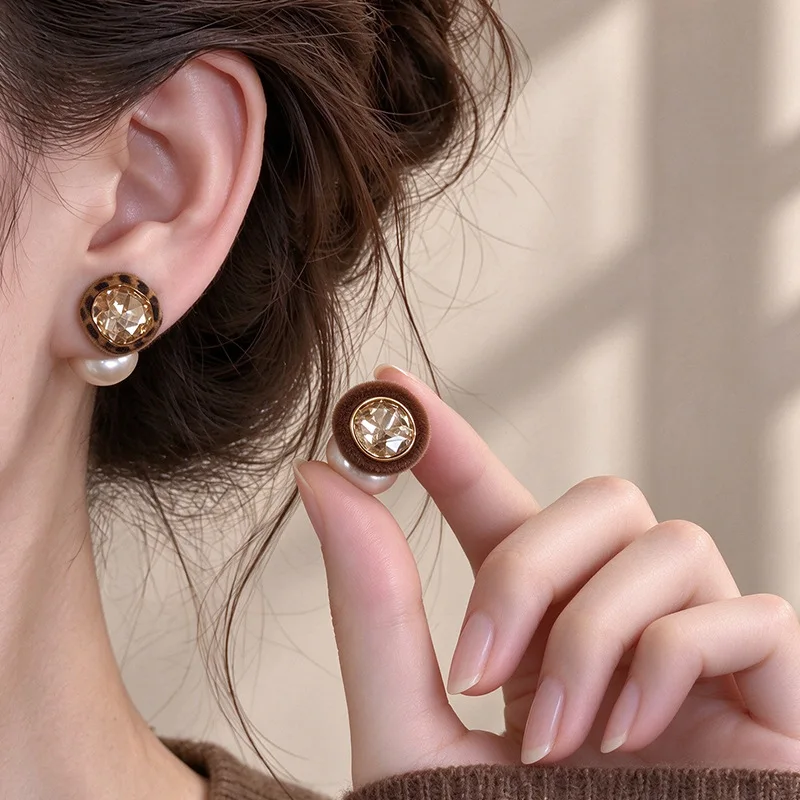 Maillard Faux Fur Edge Crystal Pearl Stud Earrings Autumn Winter Vintage Leopard Two Way Wear Commuter Jewelry for Women