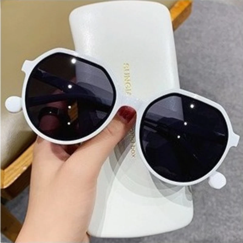 

Fashion Classic Sunglasses with Unique Round Frames Popular Candy-colored Large Frame Sun Glasses for Women Travel Party Driving