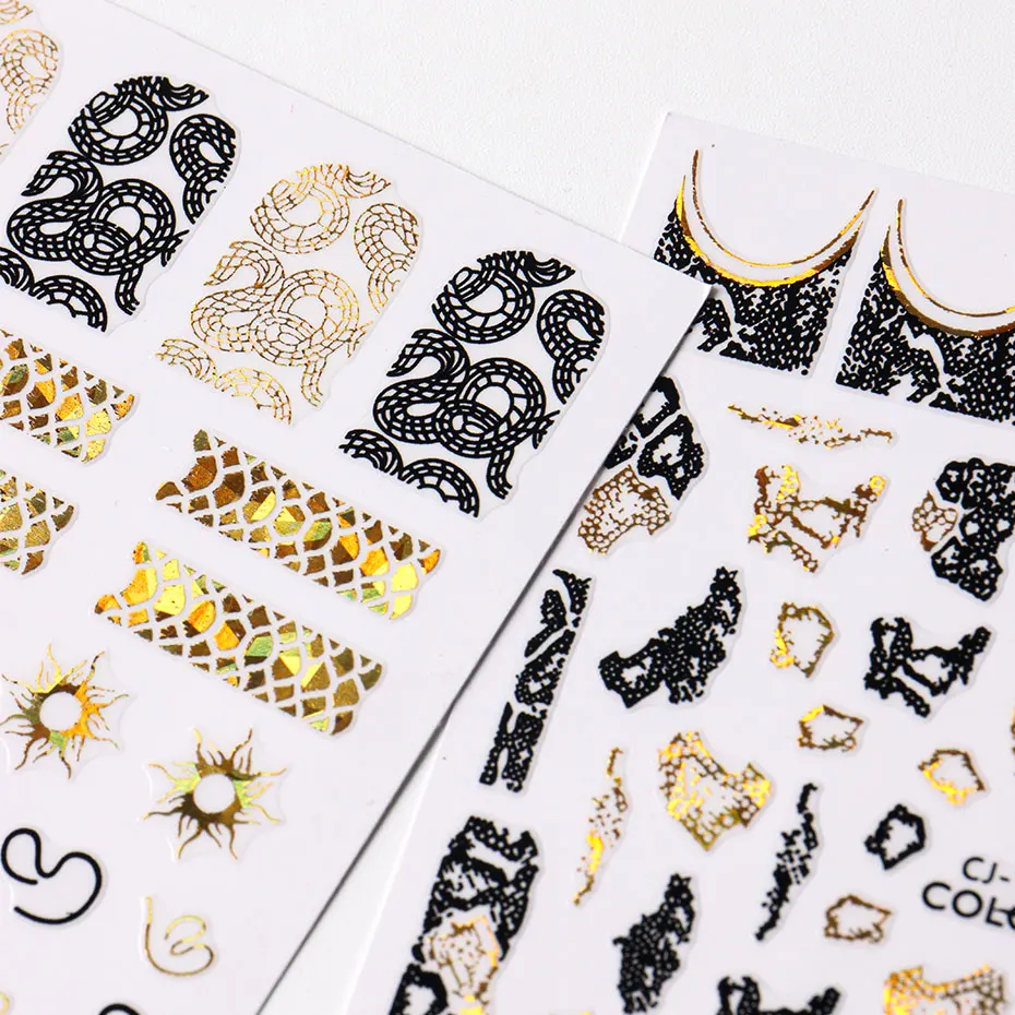 สติกเกอร์ตกแต่งเล็บลายงูสีทองดำ 7 ชิ้น สติกเกอร์เล็บลายสัตว์พิมพ์ลายทอง 3 มิติ สไตล์ Y2K ลายดวงอาทิตย์ ดาว เรขาคณิต สไตล์ญี่ปุ่น