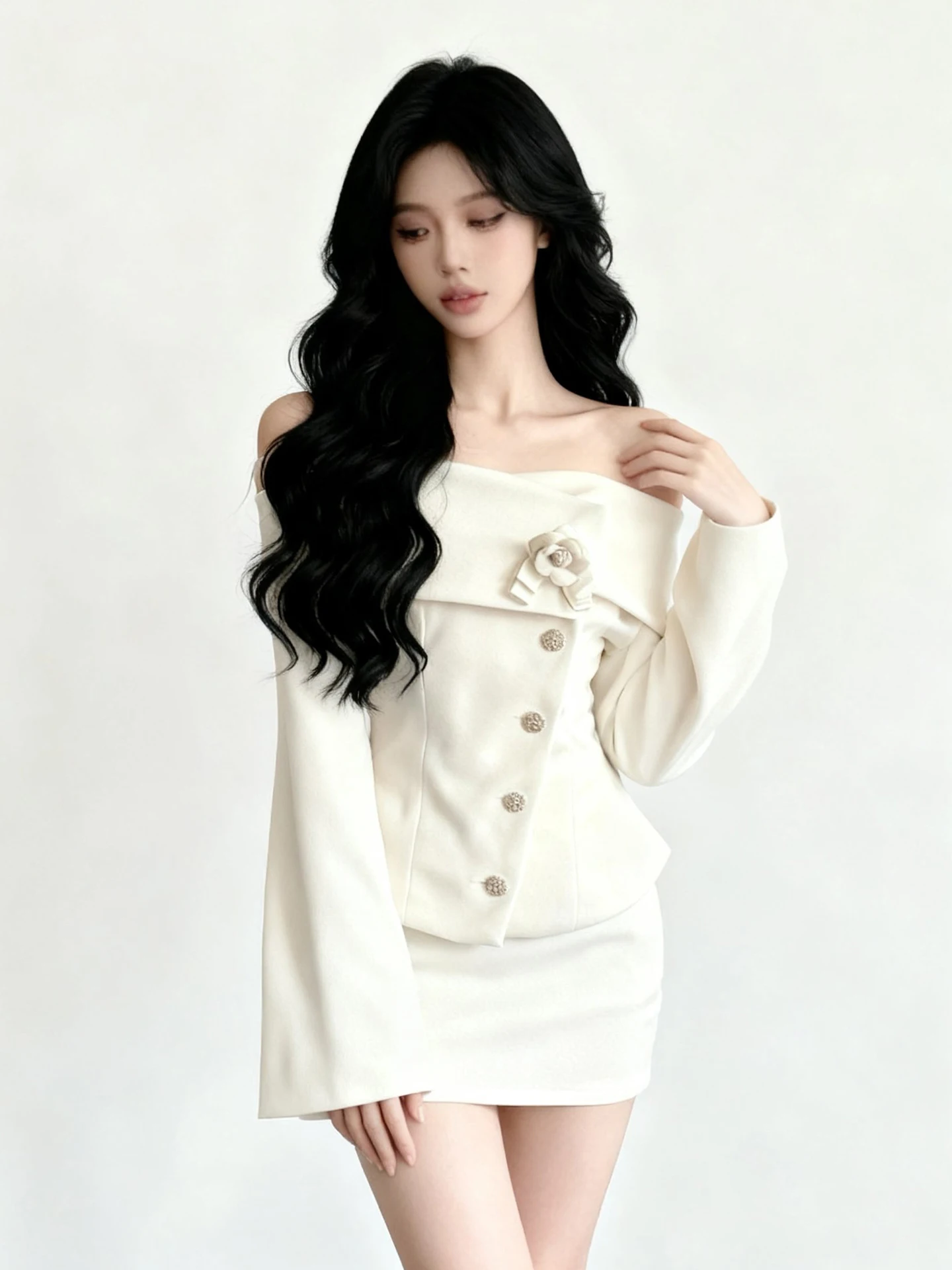 Outono inverno nova venda quente luz de luxo high-end um ombro branco topo e saia curta conjunto banquete deslocamento estilo rosa conjunto