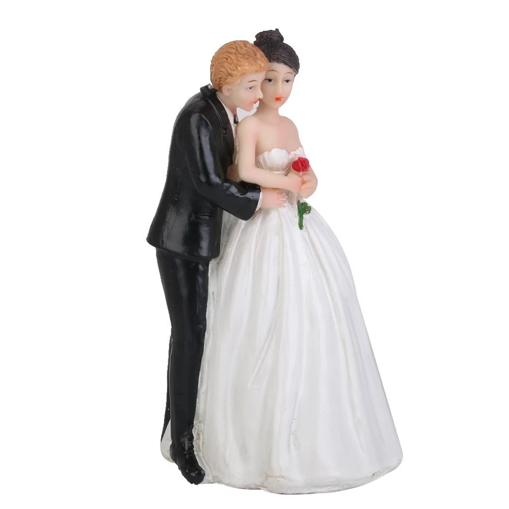 

Romantic Ceramic Bride Groom Wedding Cake Topper Rose Holding Bridal Party Decoration For Celebration Cake Decor