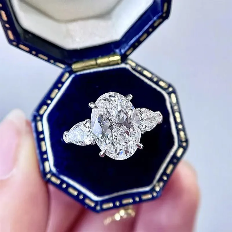 

Oval pigeon egg Three Lives stone ring, women's light luxury and high-end wedding ring, Moissanite diamond ring MNJZ-124