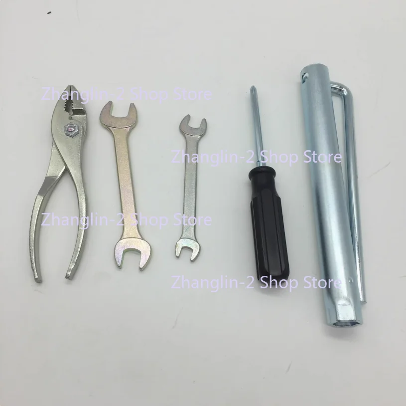 

A set for Prado Land Cruiser Land Patrol Tools Pliers, Screwdrivers, Open Spark Plug Sleeves, Original