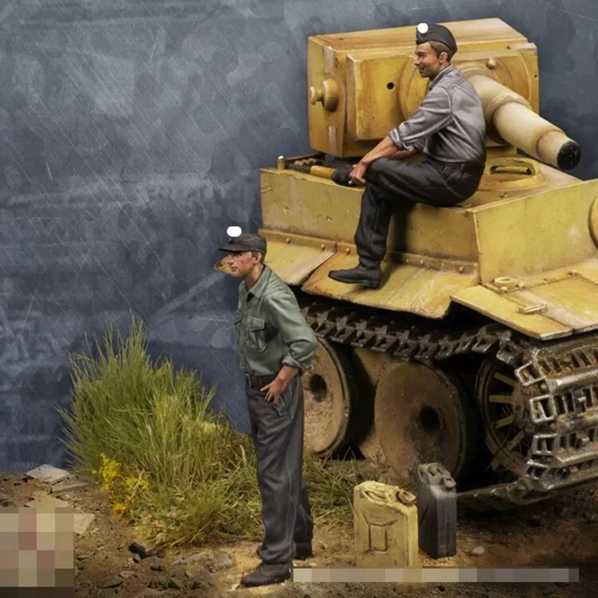 1/35 Resin Figure Unpainted Model Kit, military theme (with tank), unassembled and unpainted GK,