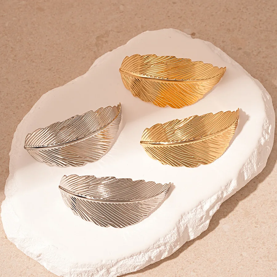 Silver needle exaggerated leaf stud earrings are actually fashion trend earrings, retro high-end earrings wholesale women