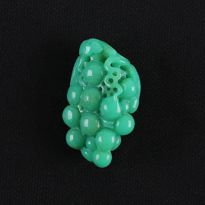 Exquisite Fruits Pendant Natural Stone Chrysoprase Carved Grape Pendant DIY Jewelry Making 39x22x14mm 13g