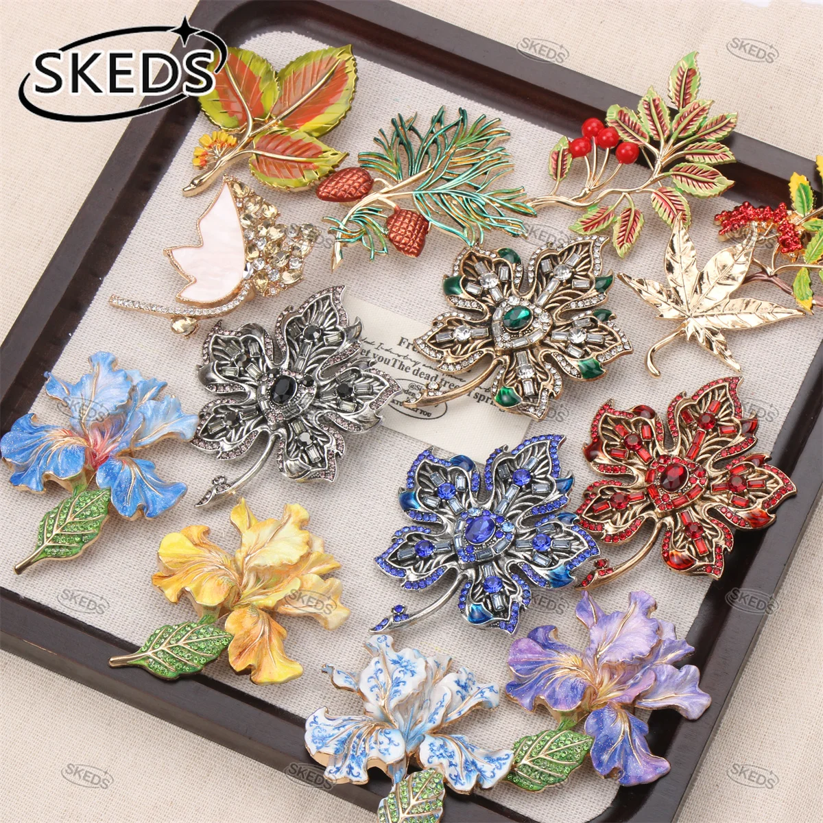 SKEDS Women Elegant Vintage Leaf Flower Brooch Rhinestone Lapel Pin Suit Scarf Coat Decor Floral Jewelry for Wedding Banquet