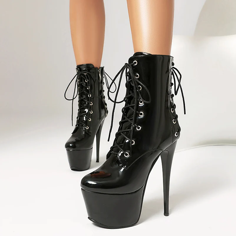 

Большие размеры, блестящие лакированные кожаные короткие сапоги на высокой платформе, ультраполый тонкий каблук с перекрестной подкладкой и боковой молнией для женщин