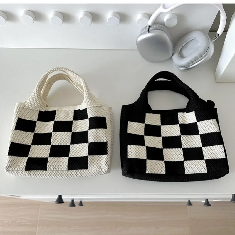 Women\'s Knitted Checkerboard Plaid Bag, One Shoulder Hand Cross-body Bag, Black And White Checkered