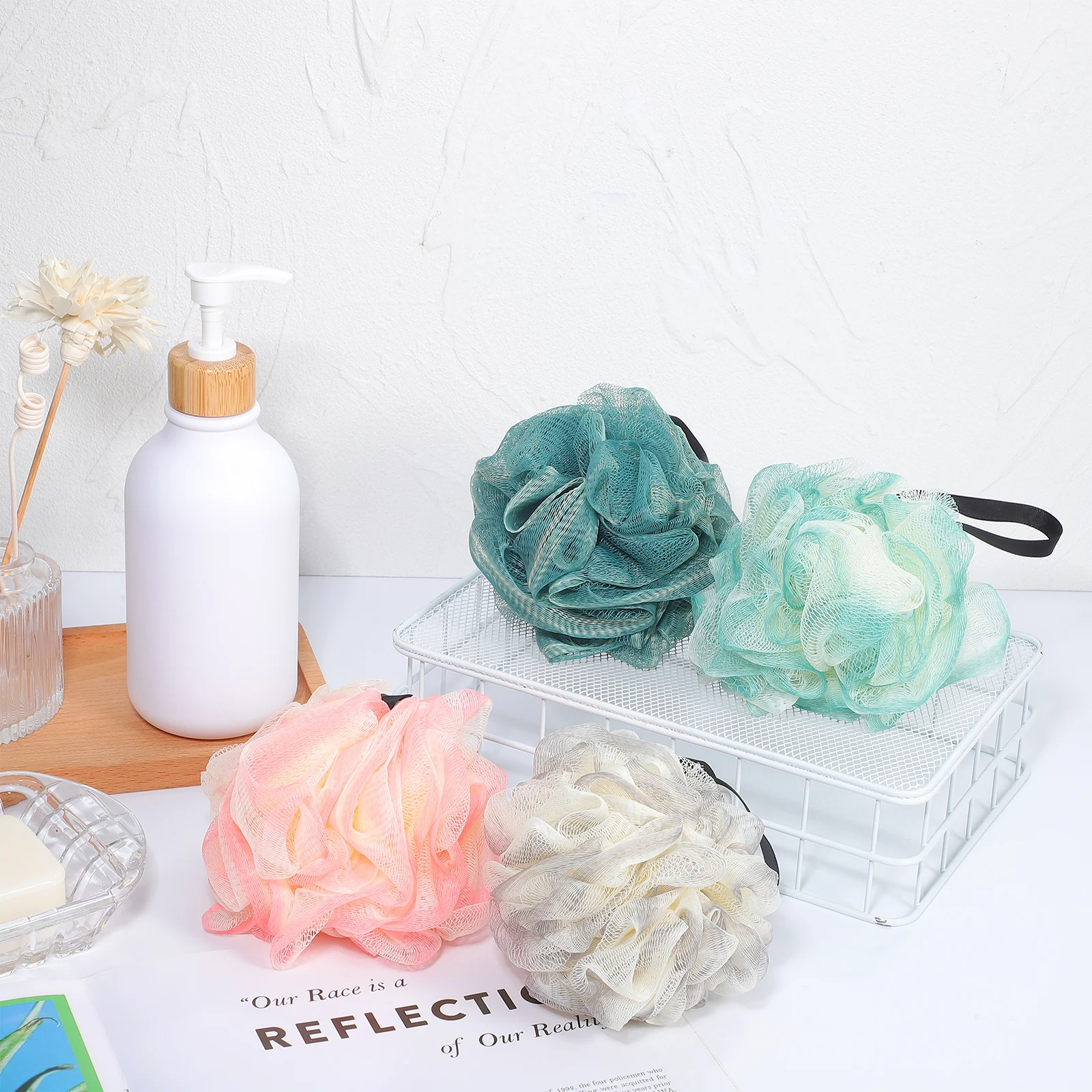 

4pcs Colorful Bath Exfoliating Loofahs Large Durable Body Scrubber Modern Design Various Colors Shower Accessories Foaming