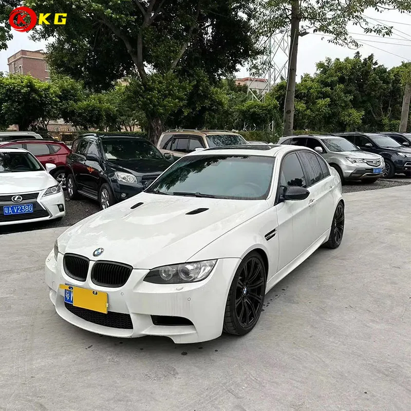 The car hood air outlet grille is suitable for BMW 3 Series E90 E91 E92 E93 M3 black/carbon fiber front hood grille 2007-2013