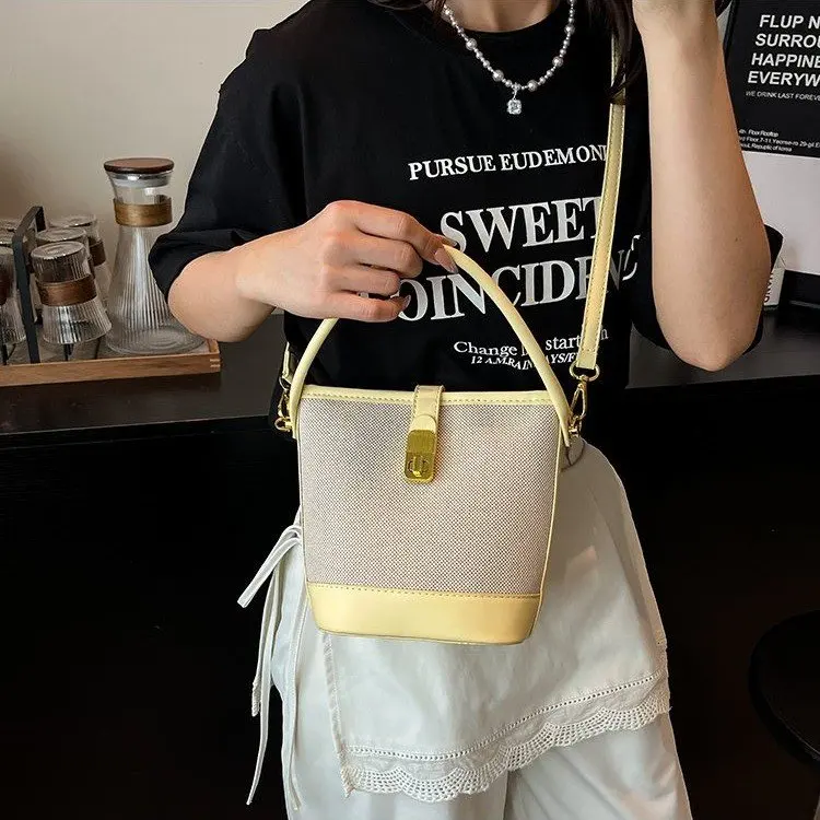 

2026 New High-end Versatile Women's Bucket Bag, French Retro Niche Splicing, Trendy Portable Shoulder Messenger Bag