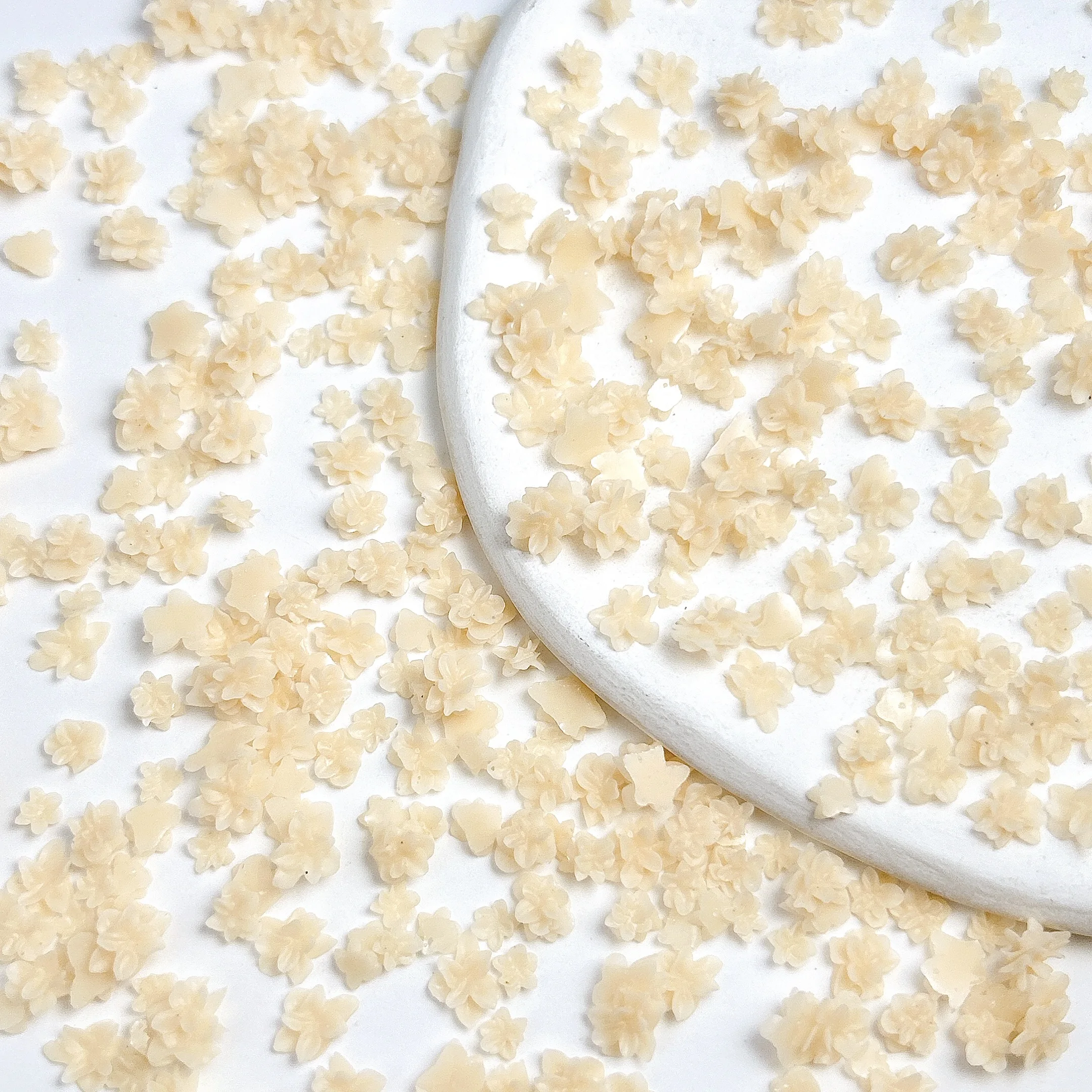 50PCS New Creative Irregular Flowers Resin Nail Charms Minimalist Sweet Colorful Blossoms Mixed Nail Art Decorations DIY Nails