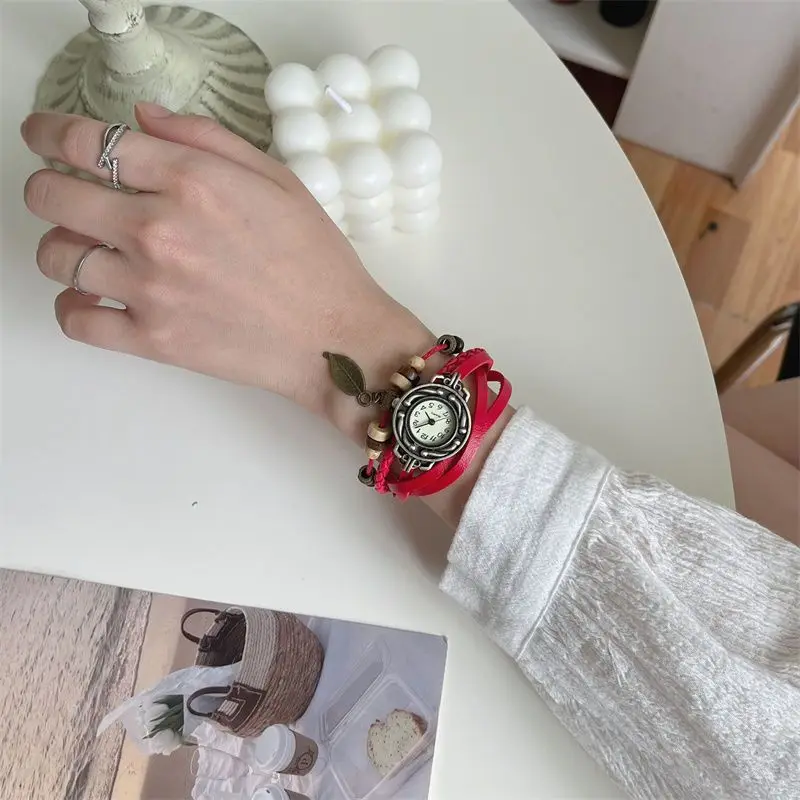 Многоцветные женские винтажные кварцевые наручные часы с кожаным ремешком