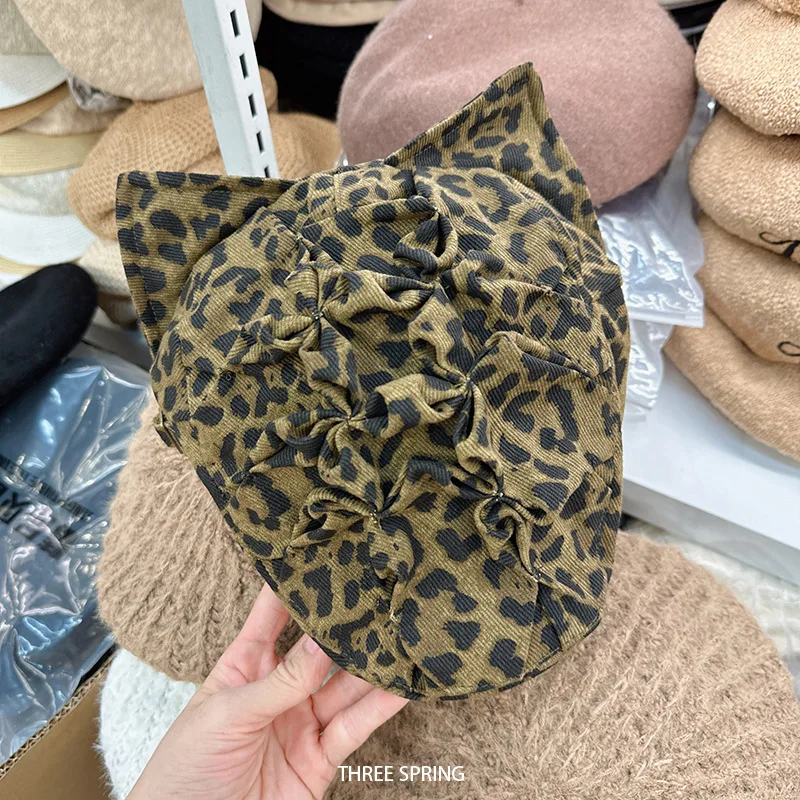 

Новая персонализированная кепка с леопардовым принтом и плиссированными кошачьими ушками, весна-осень, женская модная кепка Y2K с коротким козырьком, в стиле художника