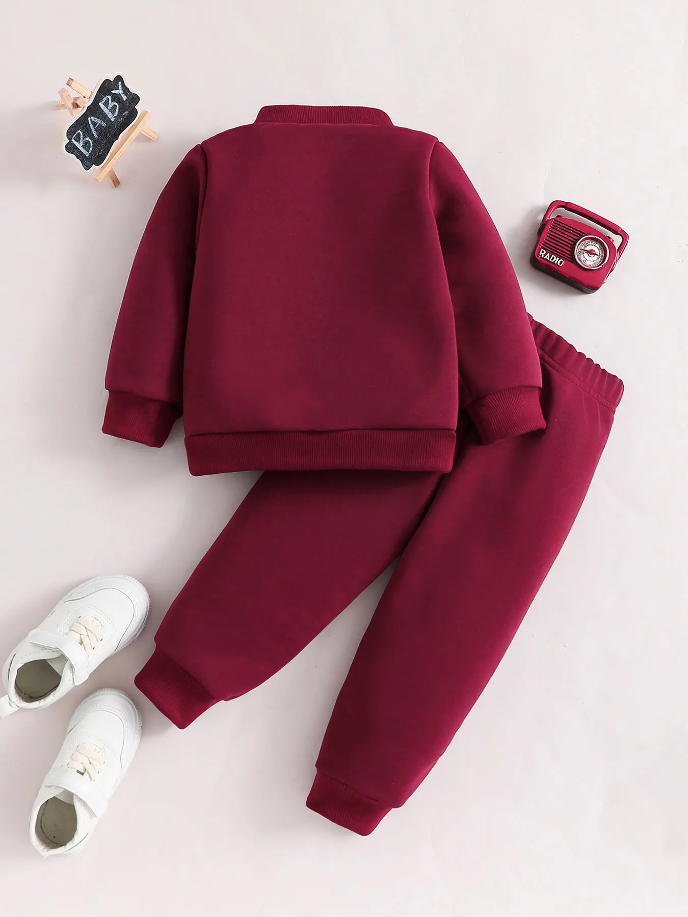 Boys' fashionable casual round neck long sleeved jumpsuit, heart-shaped game handle letter printed round neck top with pants