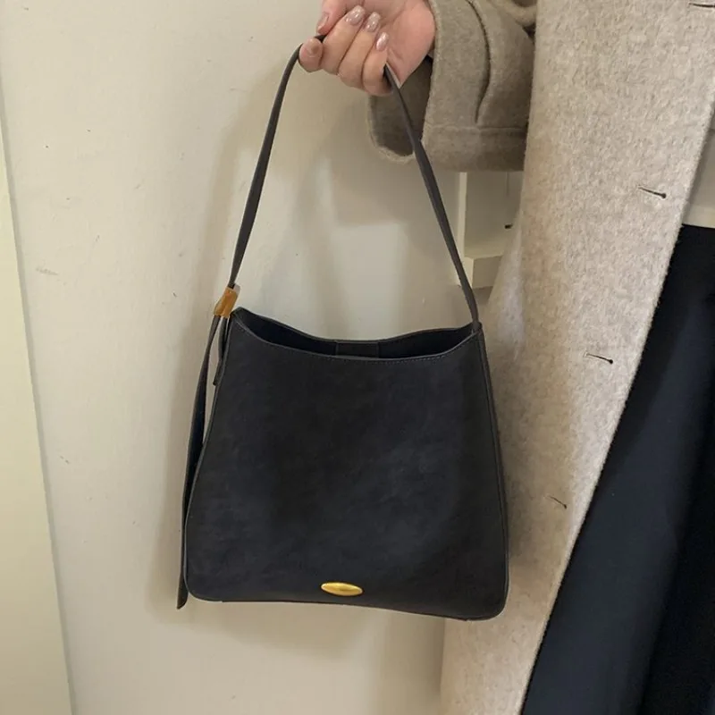 

Trendy Elegant Casual Diaper Bags For Women Minimalist Chic Shoulder Bag Leather Commuter Bag Vintage Solid Color Designer