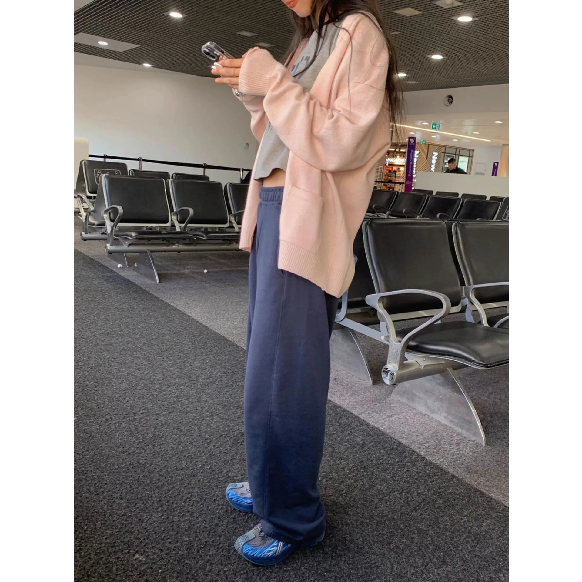 

Весна 2026: Модный женский вязаный кардиган Dongda Gate с простыми вставными рукавами, большими карманами и прямым кроем