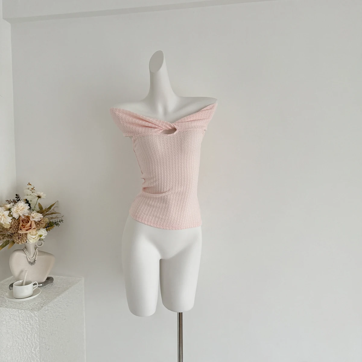 Fangxin Girl Shoulder Bared Knot Design T-Shirt Women's Short Fit Summer New Style Top Fashion Casual Wear