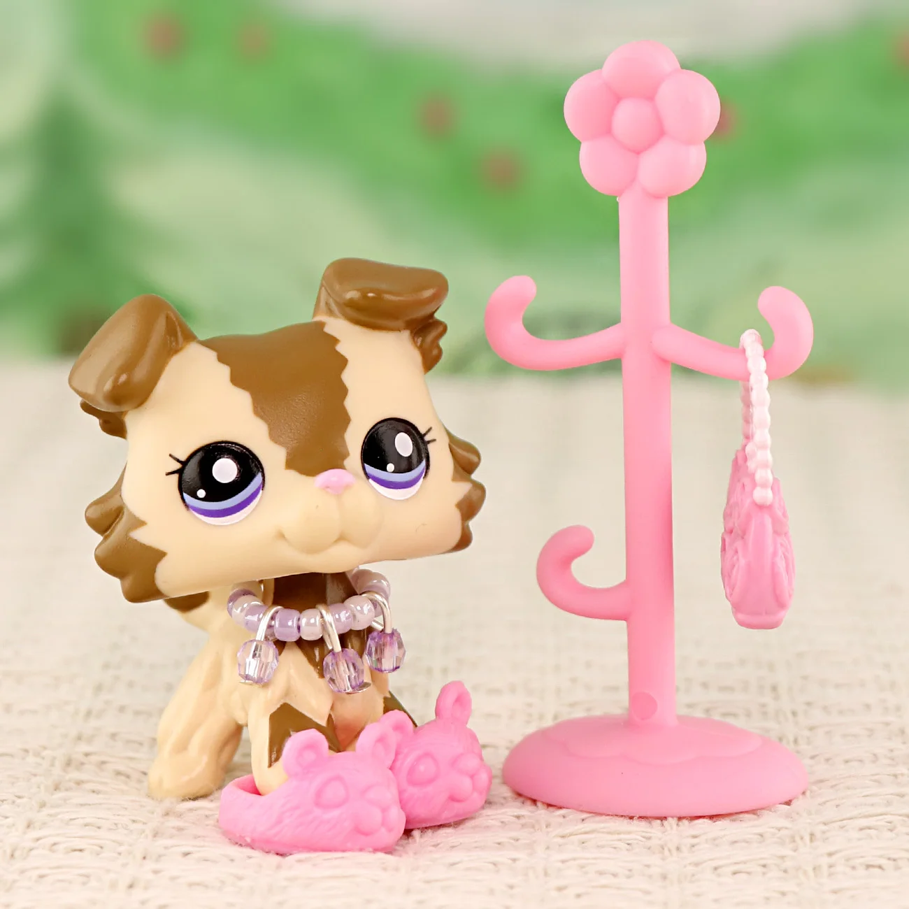 

LPS Minilpsshop Bobble Head Toy Collie With Accessories Floor Standing Flower Rack Bag Shoes Children's Gift for Boy and Gir