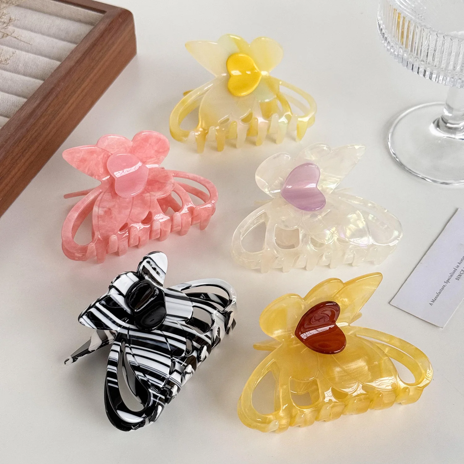 Элегантная пластина с уксусной кислотой