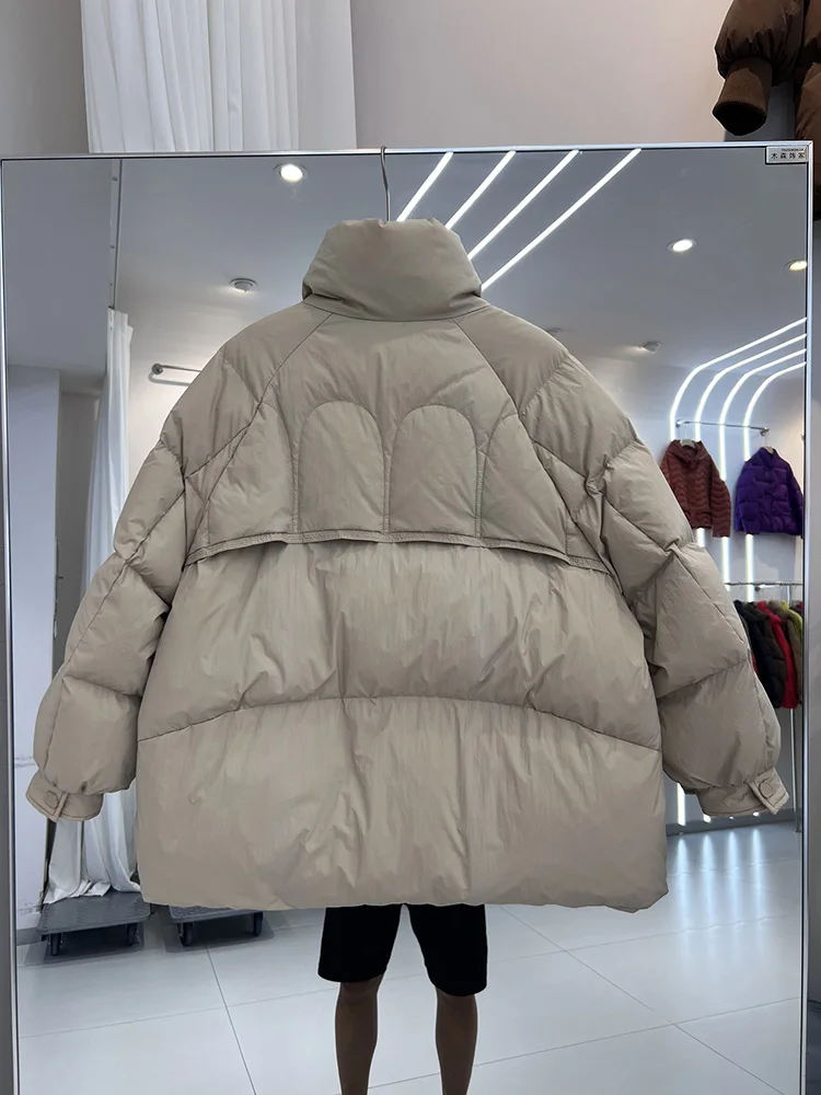 سترة جديدة معلقة بأزرار للنساء في عام 2025 بتصميم خلفي منحني وسترة فضفاضة من ريش البط الأبيض #5