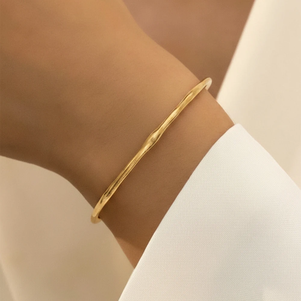Stainless Steel Gold Twisted Cuff Bangle, Minimalist Hammered Open Bracelet, Elegant Dainty Style for Women,Daily & Holiday Wear