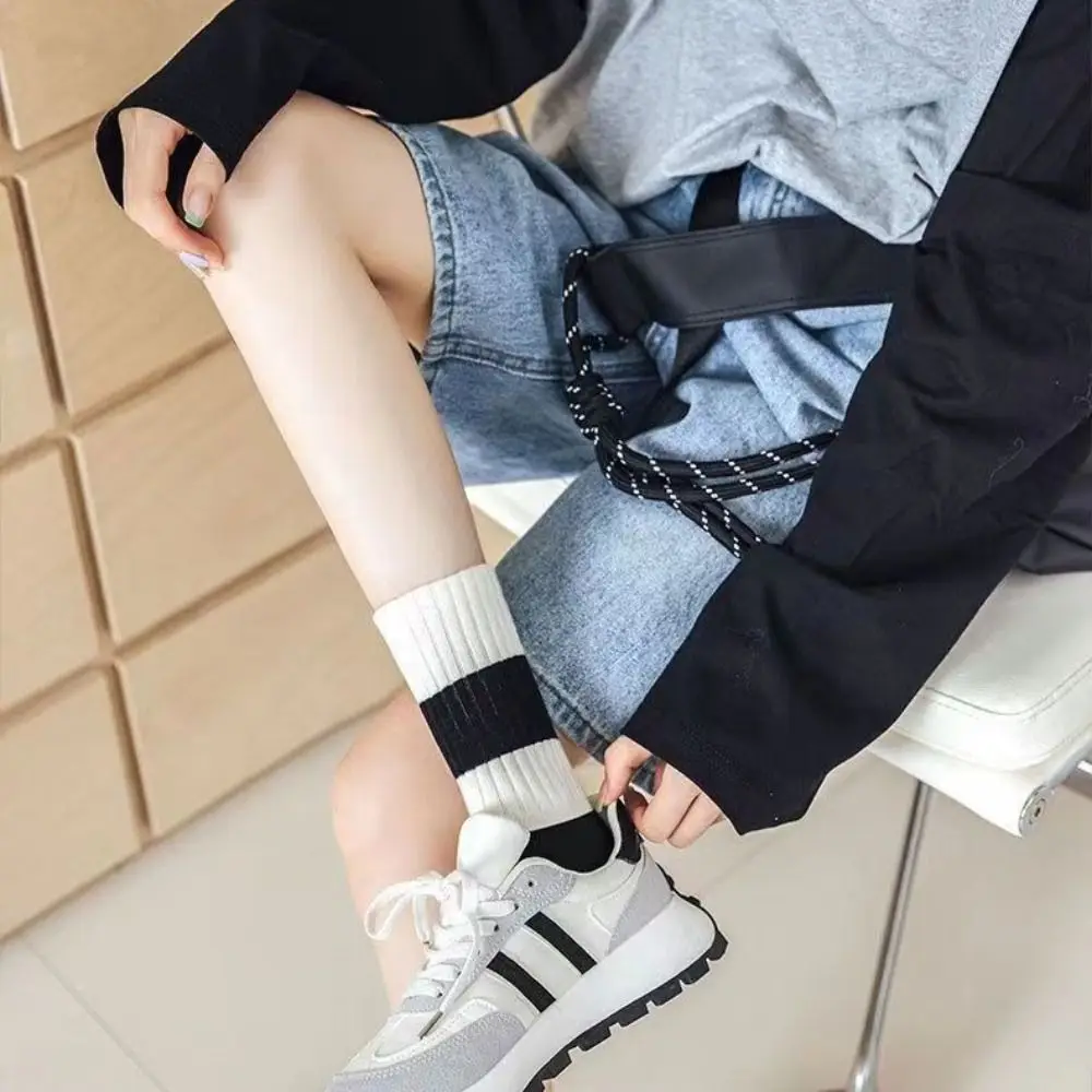 New Retro Cotton Sports Socks Fashion Spring Summer Mid Length Socks Women Men Simple Style Black White Striped Socks