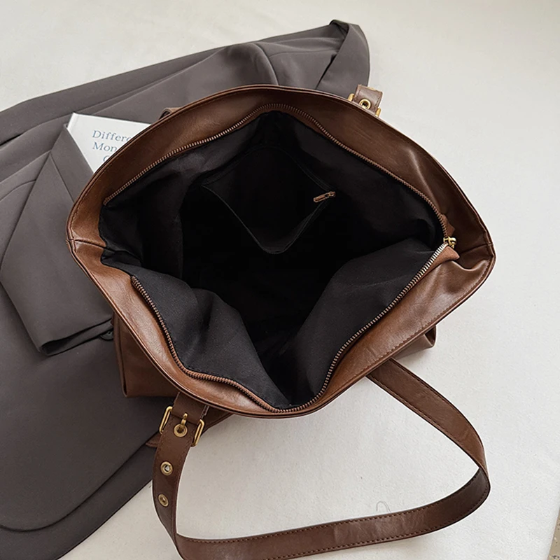 レトロなビッグPUレザーショルダーバッグ レディース 2025年冬トレンド 新作Y2Kファッションハンドバッグ 女性用トラベルラグジュアリートートバッグ bolsas