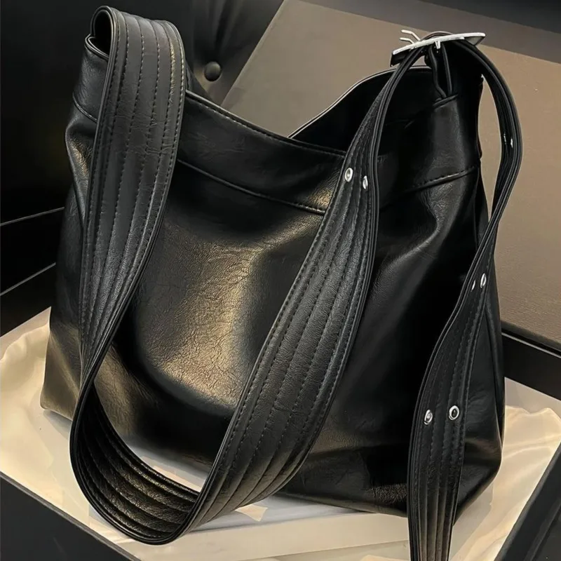 

Retro Black Simple Tote Bag Women Wide Strap Leather Large Capacity Shoulder Bag Ladies Everyday Versatile Commute Crossbody Bag