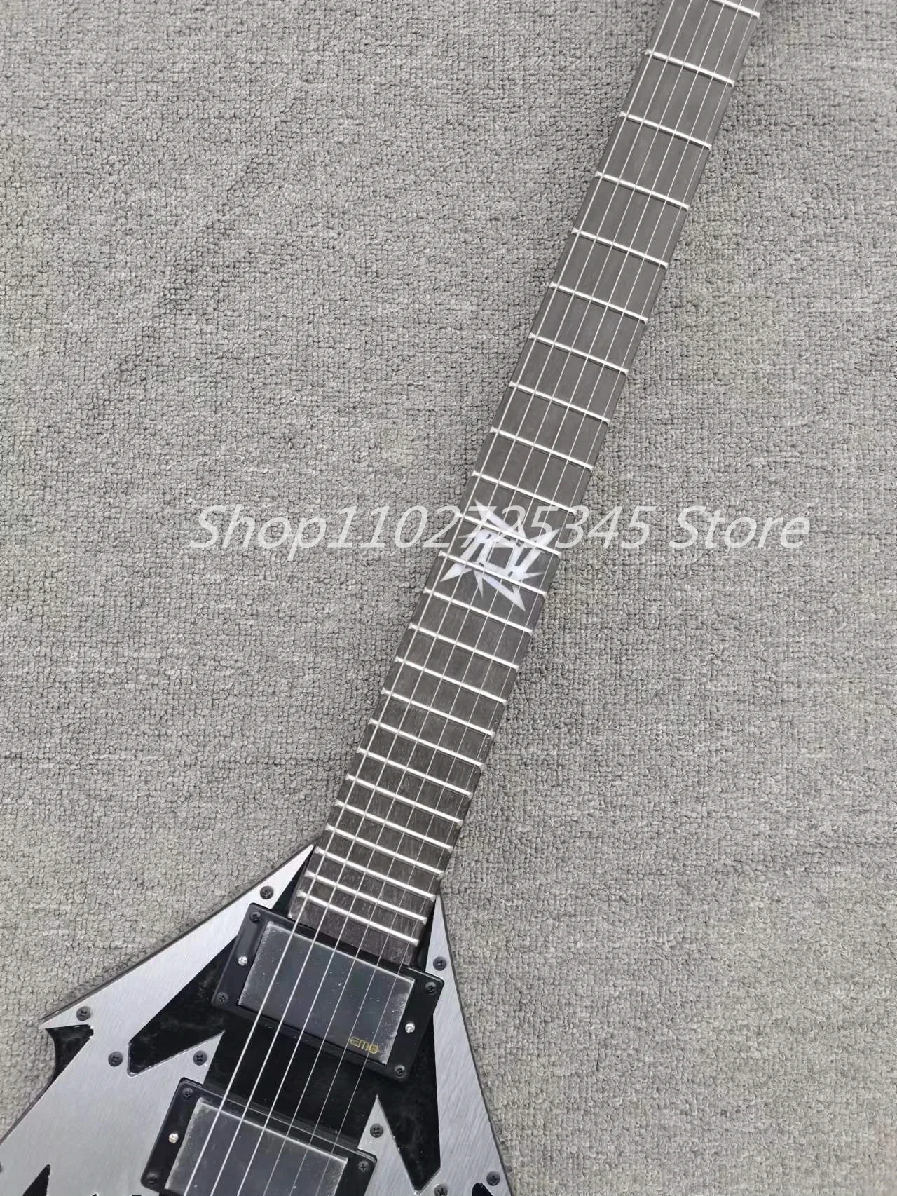 6 string electric guitar, rosewood fingerboard, black accessory, vibrato system, the seller shall bear the freight