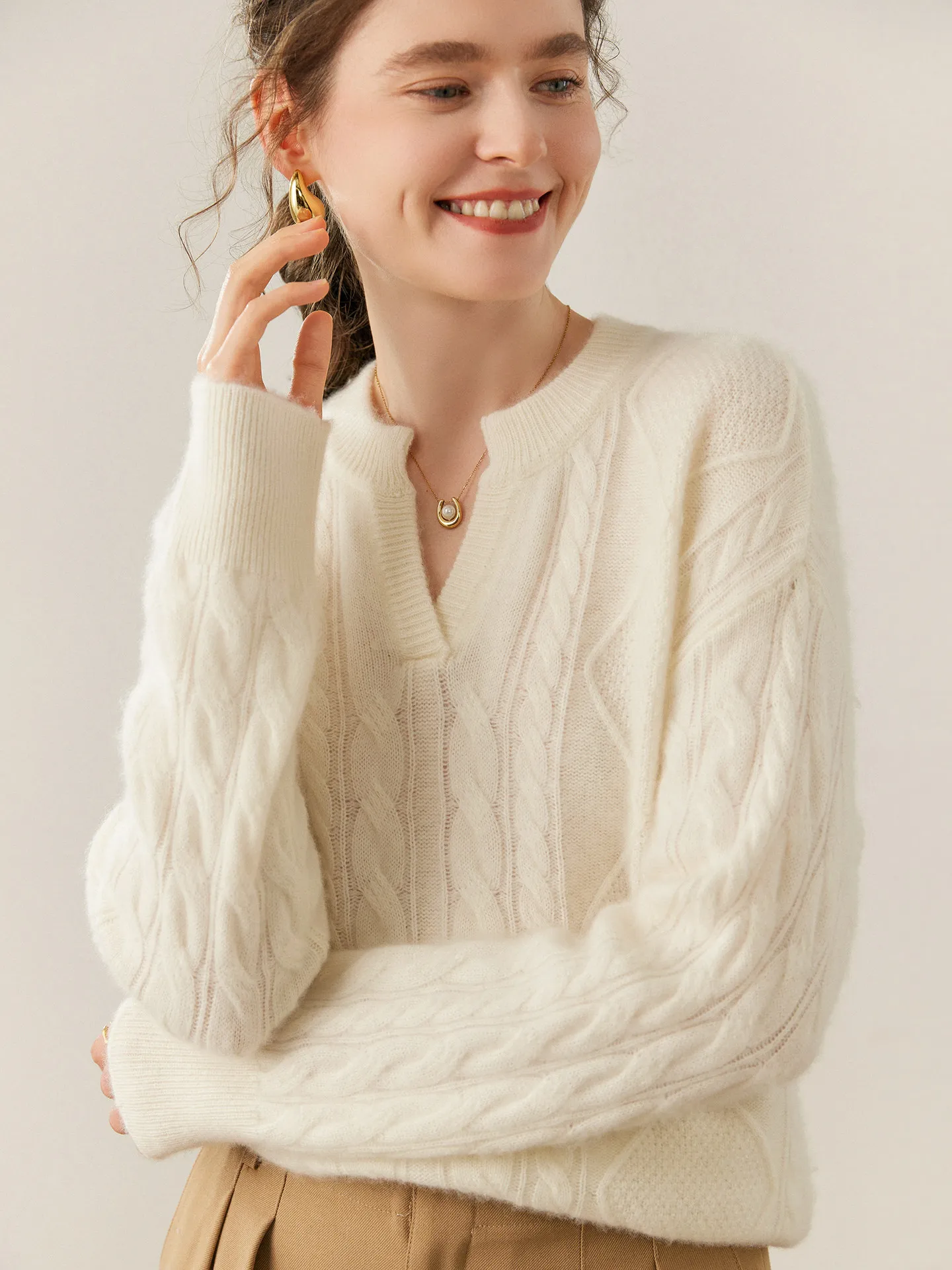 

Goat cashmere sweater autumn and winter new female scissors collar thick twisted loose fashion knitted sweater bottoming shirt.
