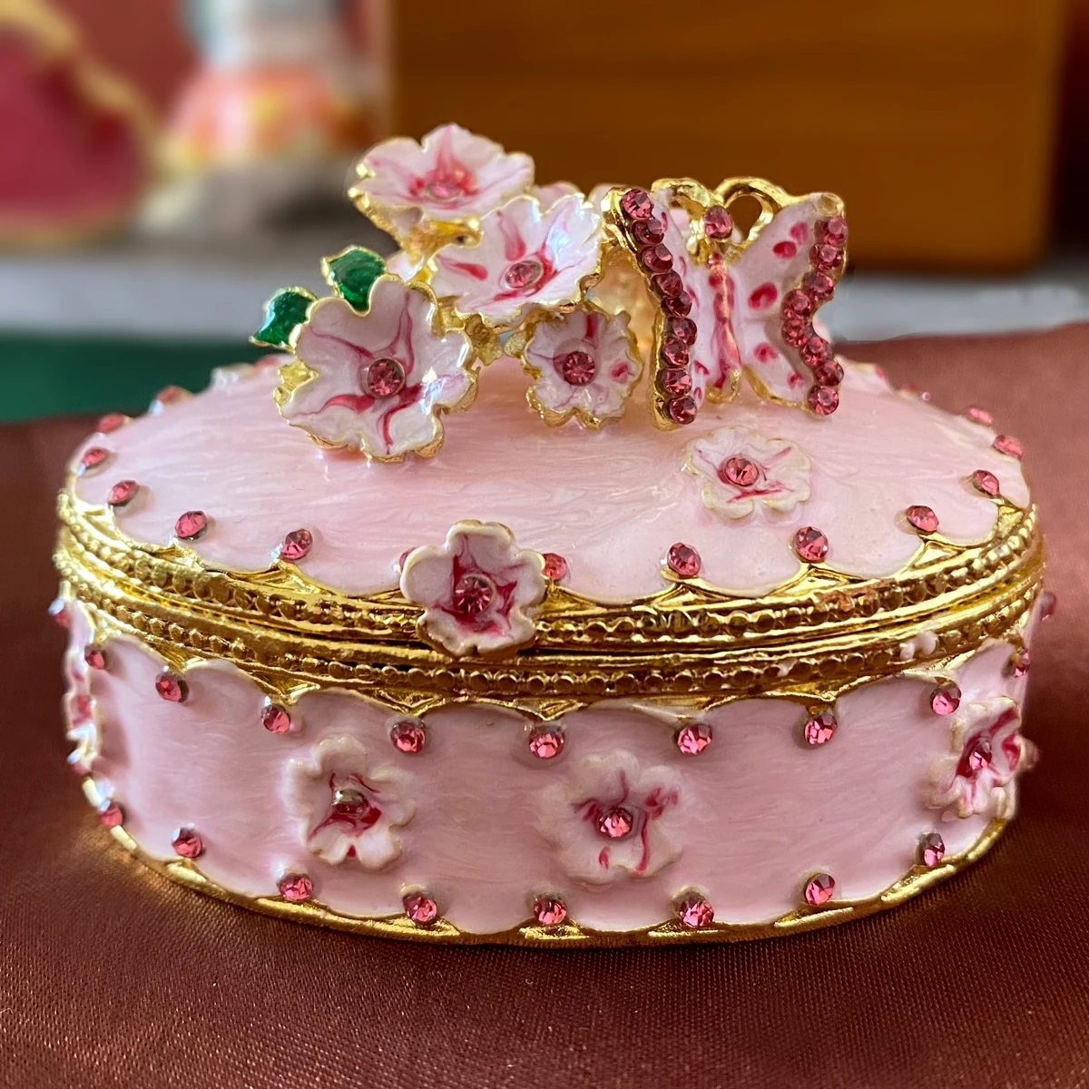 金属製のエナメルフラワーリングホルダー、ヴィンテージのヒンジ付きの小さなボックス、収集可能な結婚式のジュエリーオーガナイザー、家の装飾、女性のギフト