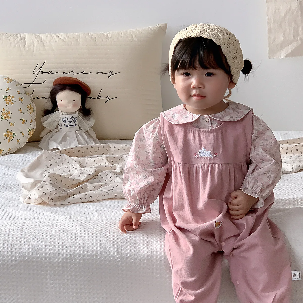Spring and Autumn Sweet and Cute Fashion Casual All-match Set Baby Floral Shirt Embroidered Bib Pants Two Piece Set